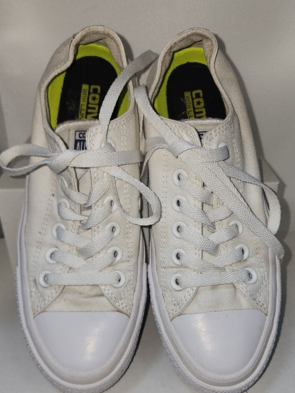 Chuck Taylor II Converse Womens Size 7 Classic Low-Top Canvas Sneakers in White